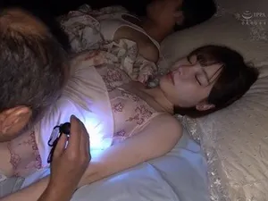 Cô người mẫu xinh đẹp đã bị làm nhục vì tính nết khó ưa