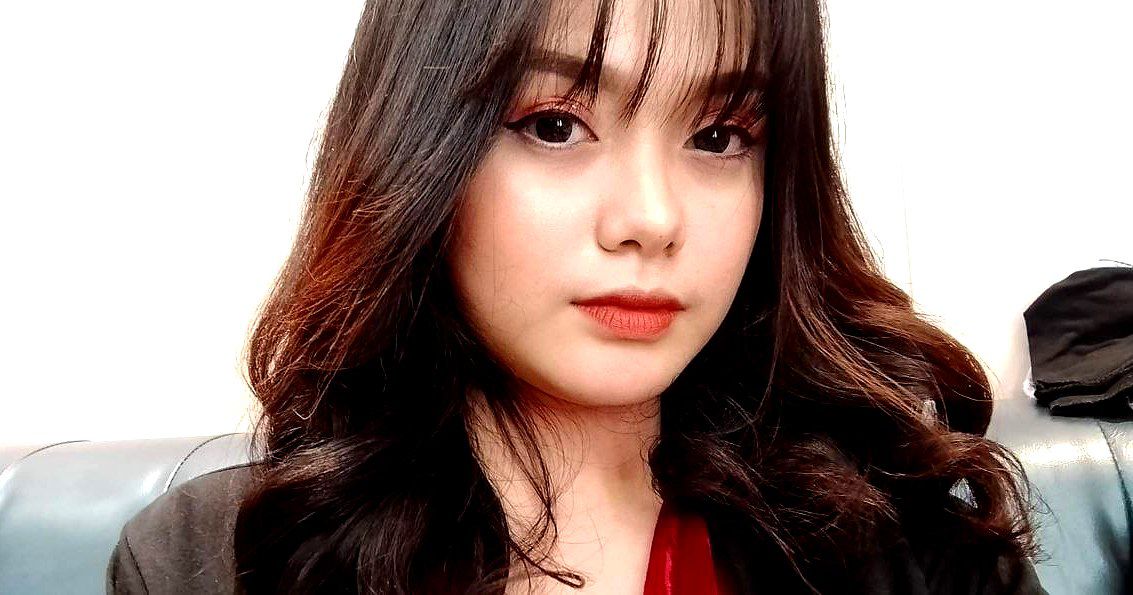 đằng sau chiếc gương Gã chồng không biết Cô vợ đang liếm cho sếp