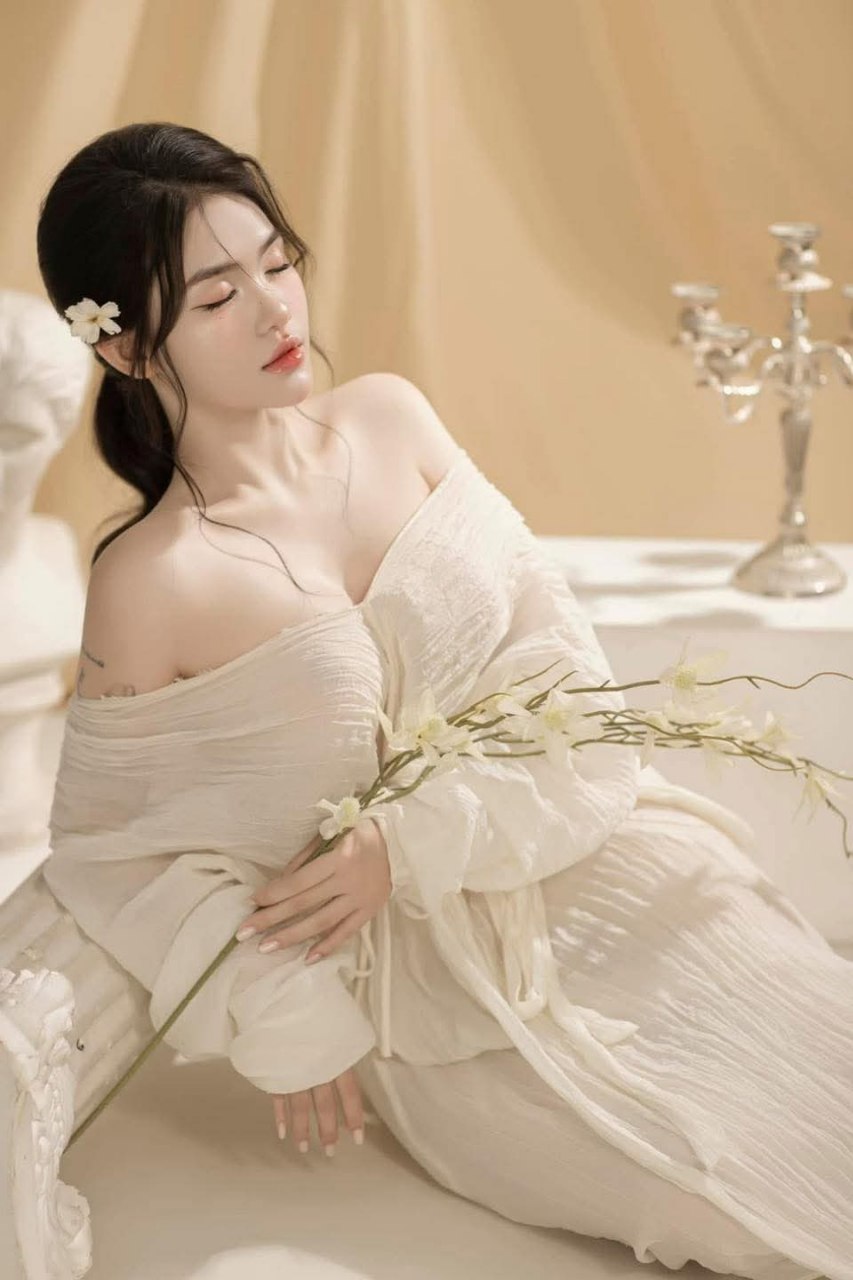 Bà nội trợ hư hỏng yêu cầu nhà thầu quan hệ tình dục với cô ấy
