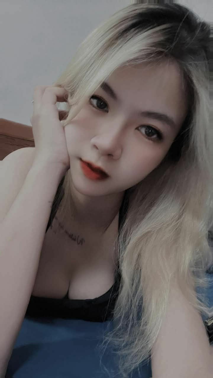 Những phụ nữ trưởng thành và những quý cô giàu có đến SPA để thỏa mãn cơn khát của họ